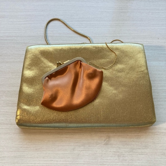 Vintage Elegant Gold Lamé Clutch with Coin Purse & Chain Strap - Picture 13 of 13